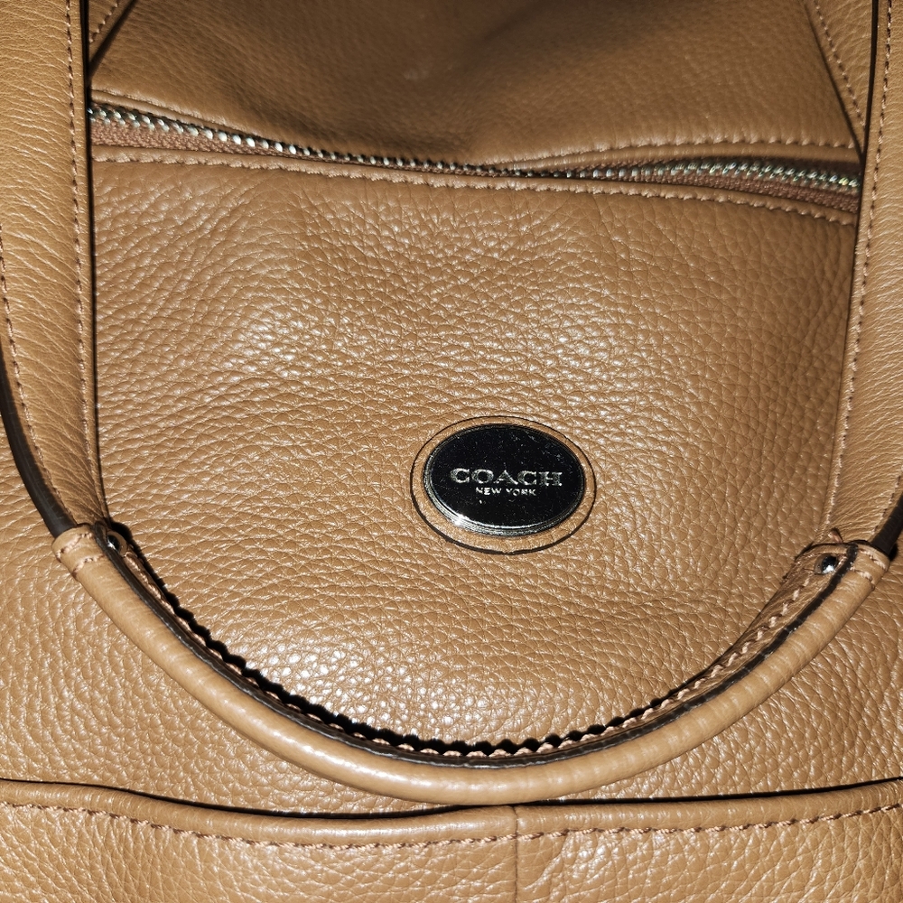 Coach Tan Pebbled Leather Duffle Bag- Great Carry On/Travel Bag - Picture 2 of 5